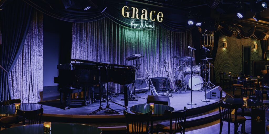 nia grace bar scene